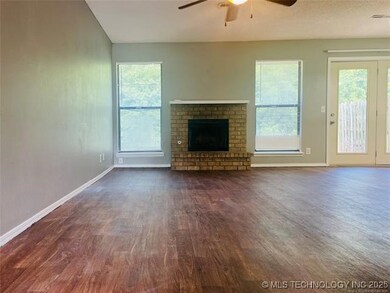 4909 S Gum Ave, Broken Arrow, OK 74011 - photo 3