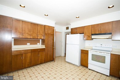 7808 Ruxway Rd, Towson, MD 21204 - photo 7