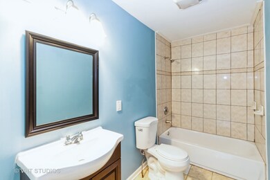 147 Pecos Cir, Carpentersville, IL 60110 - photo 7