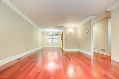 007_Family Room