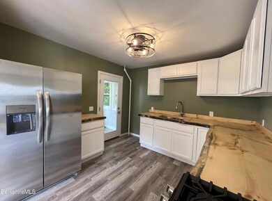 27 Palmer Ave, North Adams, MA 01247 - photo 4