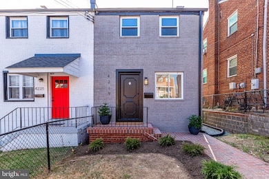 4219 Hildreth St SE, Washington, DC 20019 - photo 3
