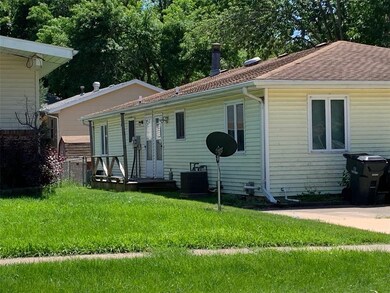 2905 Outlook Dr SW, Cedar Rapids, IA 52404 - photo 3