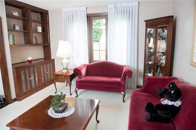 109 Little John Drive Living Room