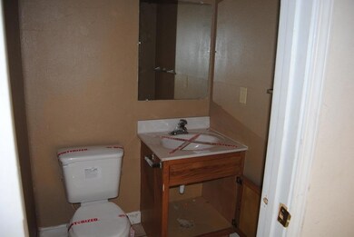 Half bath 3910