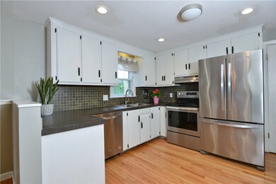 42 Tomahawk Ct, Warwick, RI 02886 - photo 7