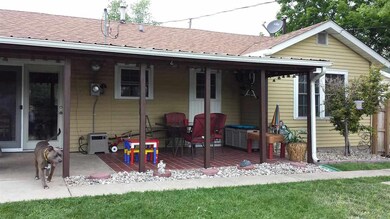 7419 Cedar St, Davenport, IA 52806 - photo 3