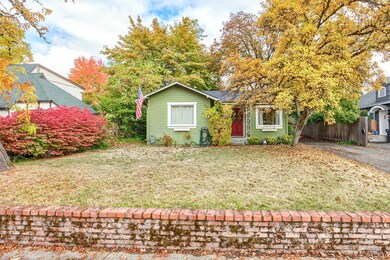 212 NW A St, Grants Pass, OR 97526 - photo 2