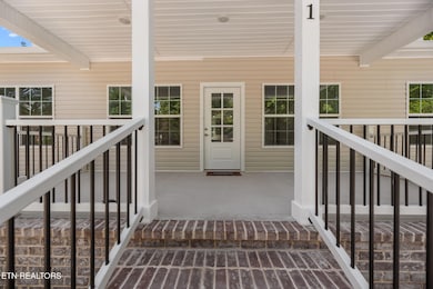 711 Byrd St, Clinton, TN 37716 - photo 2