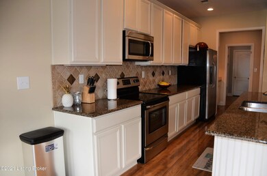 11712 English Meadow Dr, Louisville, KY 40229 - photo 5