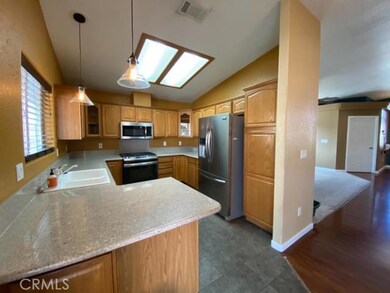 18155 Deer Park Ln, Victorville, CA 92395 - photo 5