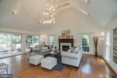 1104 Morningwood Ln, Great Falls, VA 22066 - photo 5