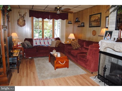 122 Washington St, Tamaqua, PA 18252 - photo 2