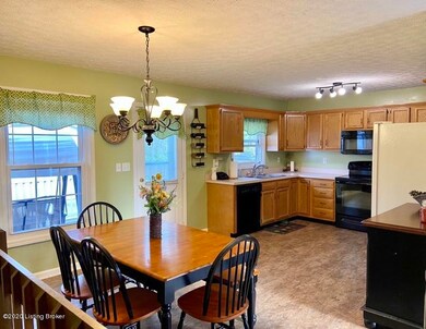 9109 Fairridge Dr, Louisville, KY 40229 - photo 7