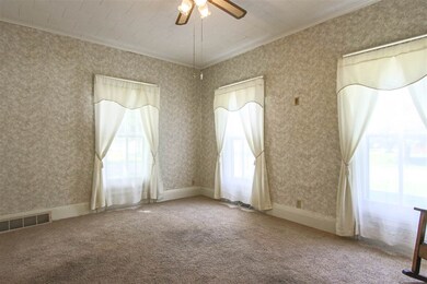 524 W 4th St, Cedar Falls, IA 50613 - photo 6