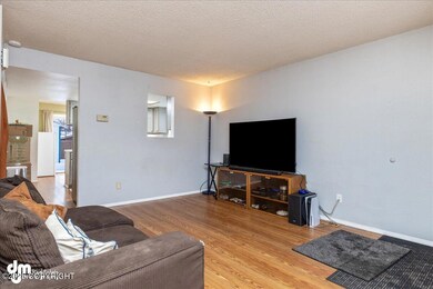 05-Living Room-DW-7679