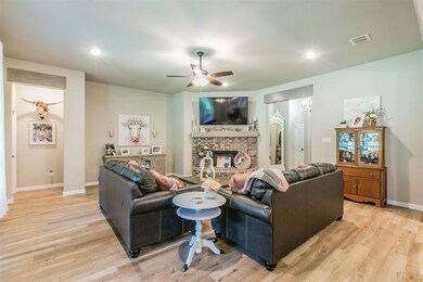 216 Billie Howard Ct, Springtown, TX 76082 - photo 4