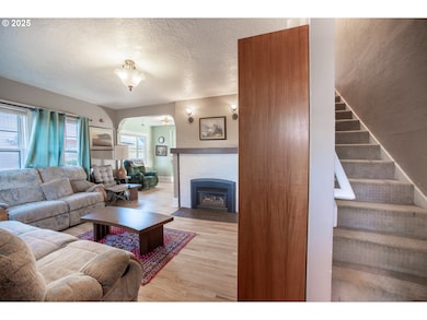 745 16th St NE, Salem, OR 97301 - photo 2