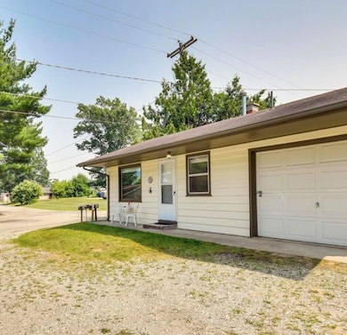 199 Gasoline Aly, Houghton Lake, MI 48629 - photo 3