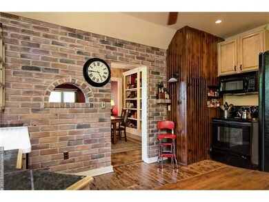 422 E Locust St, Rogers, AR 72756 - photo 7