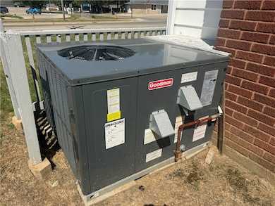 320 E Jasper St, Paris, IL 61944 - photo 4