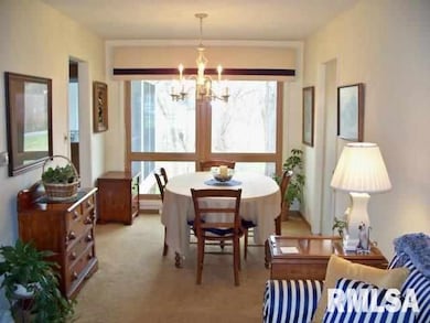 1519 Hickory Ln, Bettendorf, IA 52722 - photo 4