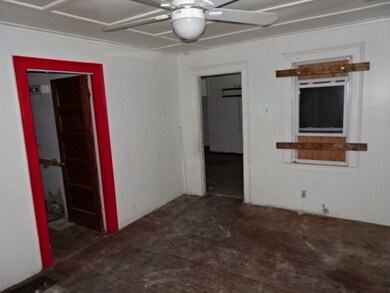 862 Worthington St, Springfield, MA 01105 - photo 3