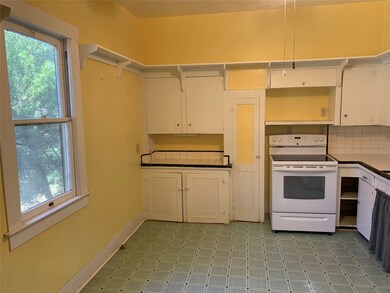 1012 W Adoue St, Alvin, TX 77511 - photo 7