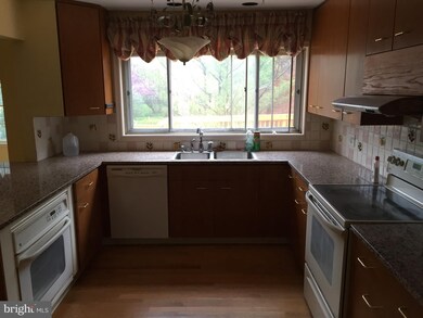 7116 Warbler Ln, McLean, VA 22101 - photo 4