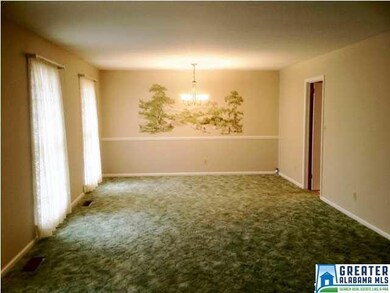 Huge Living Room, lots of Natural Linghting. beaut