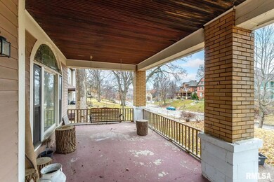 532 W 8th St, Davenport, IA 52803 - photo 5