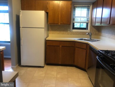 240 Wyndham Place, Trenton, NJ 08691 - photo 3