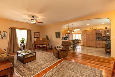 301 Spruce Hills Dr, Cedar Falls, IA 50613 - photo 6