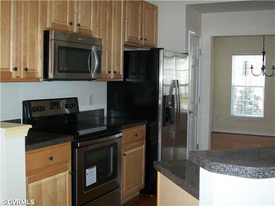 Kitchen - New stainless steel appliances, plenty o