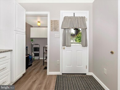 704 Knoxville Rd, Knoxville, MD 21758 - photo 4