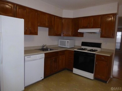 1001 Maplecrest Rd, Edison, NJ 08820 - photo 5