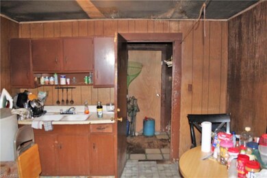 1436 R C Baldwin Ave, High Point, NC 27260 - photo 5