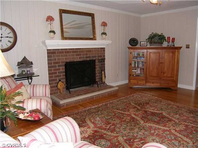 Den/Family/Great Room - Family Rm/Hardwood Floor,B