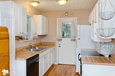 [photo 2246693] Kitchen