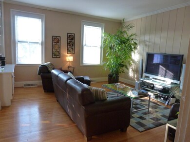 Living room - looking to the front