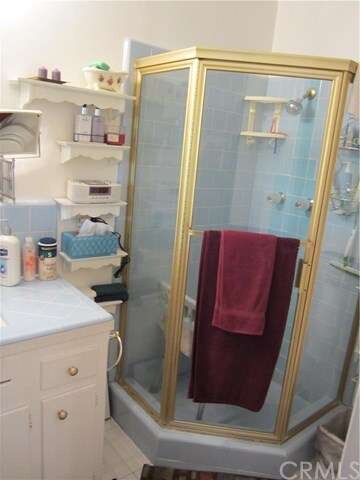 Master bathroom, view 2