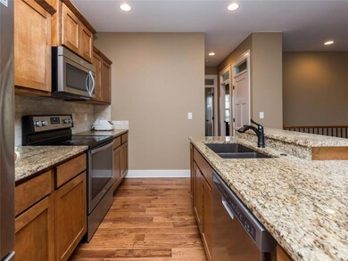 9617 Valley Pkwy, Johnston, IA 50131 - photo 7