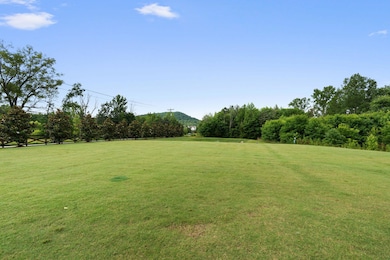 6-web-or-mls-Weathervane Loop-Lora Lynch