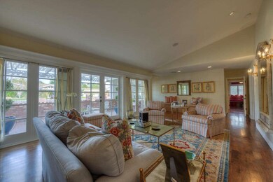 005_Living Room