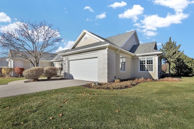 W233N3088 Oakmont Ct E unit B, Pewaukee, WI 53072 - photo 2