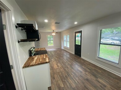 1736 E California St, Gainesville, TX 76240 - photo 4