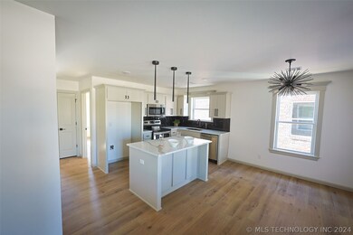 112 W 2nd St unit C, Owasso, OK 74055 - photo 6