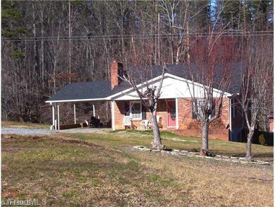 2807 Old Us 52 S, Pilot Mountain, NC 27041 - photo 3