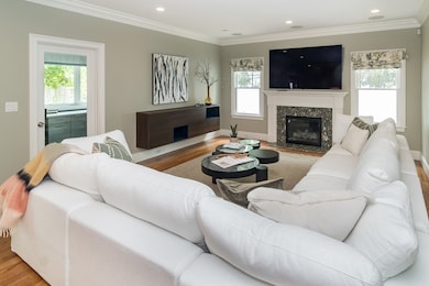 8 Beverly Rd, Wellesley Hills, MA 02481 - photo 4