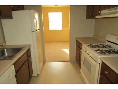 9 Louisburg Square unit U11, Nashua, NH 03060 - photo 3